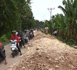 Buah Nyata Empati PT Bumi Indah di Bumi Nyale, Akses Jalan Rusak dan Lapangan Pasola Dibenahi