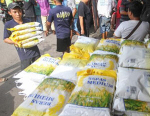 Di Tengah Melambungnya Harga Beras, Operasi Pasar Murah Pemda SBD Sangat Membantu Daya Beli Warga yang Telah Anjlok