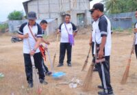 Pimpin Bakti Sosial di Pantai Dermaga Waikelo, Kapolres SBD Harap Semua Pihak bisa Jaga Kebersihan Lingkungan