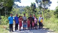 Tinjau Jembatan Gantung Bondo Bela, Bupati Kornelius Janji Akan Buka Isolasi yang Hambat Akses di Wilayah itu