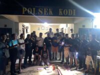 Personel Gabungan Polres SBD Bekuk Tiga dari Lima Penjudi di Desa Dinjo, Kodi Bangedo