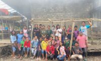 Tindaklanjuti Kegiatan Sumba Youth Day III, OMK Paroki Kristus Raja Waimangura Gelar Aksi Bersih Lingkungan di Lokasi Pasar