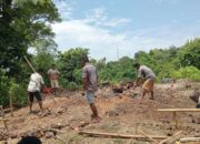 Dengan Modal Seadanya Rumah Wartawan Korban Angin Kencang di Kampung Bondo Kodi Mulai Dibangun