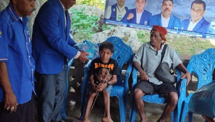 Momentum HUT ke 27 Partai Amanat Nasional di SBD DPD Bersama Anggota DPRD SBD Fraksi PAN Serahkan Bantuan untuk Warga Tak Mampu dan Penyandang Disabilitas