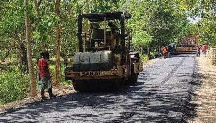 Warga Kataparoro Senang Jalan Rusak Tuntas Dihotmix CV Prima Sejati