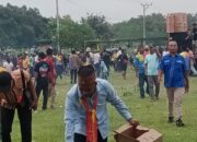 Teladan Calon Bupati Siprianus Habur Turun Tangan Pungut Sampah Usai Kampanye Akbar di Lapangan Borong