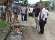 Sidak di Alun-alun Kota, Penjabat Bupati SBD Dapati Sampah Menumpuk dalam Parit Depan Rumah Makan Richard