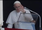 Kesehatan Paus Fransiskus dalam Kondisi Kritis