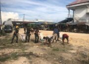 Pimpin Langsung Karya Bakti Bersihkan Pasar Omba Komi, Dandim Novi Kurniawan Harap Budaya Gotong Royong Dilestarikan
